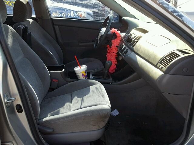 4T1BE32K64U896373 - 2004 TOYOTA CAMRY LE ვერცხლისფერი ფოტო 5