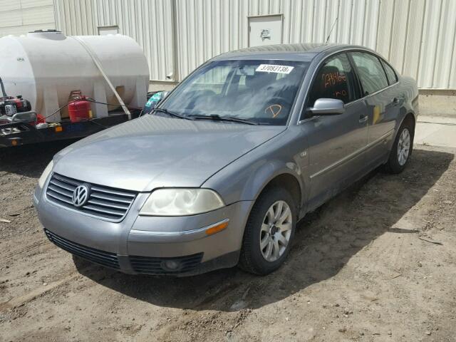 WVWPD23B22P138807 - 2002 VOLKSWAGEN PASSAT GLS GRAY photo 2