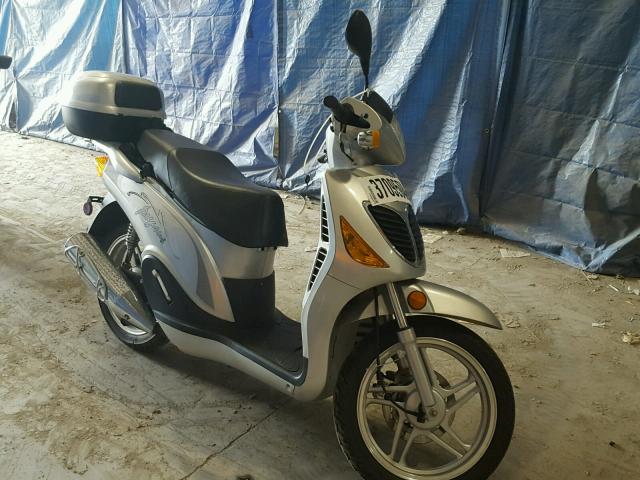 LCETDKP6266000630 - 2006 CHNF SCOOTER SILVER photo 1