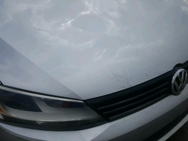 3VW2K7AJ6BM108848 - 2011 VOLKSWAGEN JETTA BASE SILVER photo 9