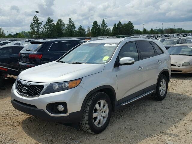 5XYKT3A12BG184962 - 2011 KIA SORENTO BA SILVER photo 2