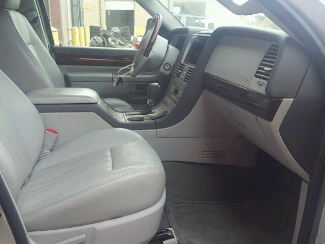 5LMEU68H14ZJ47333 - 2004 LINCOLN AVIATOR 银色 照片 5