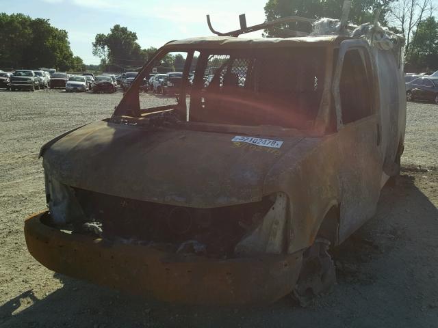 1GTFG15X151201652 - 2005 GMC SAVANA G15 BURN photo 2