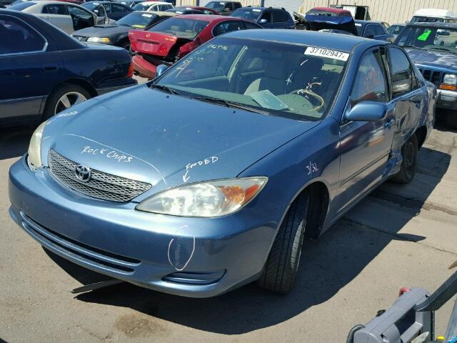 JTDBE32K230159407 - 2003 TOYOTA CAMRY LE ლურჯი ფოტო 2