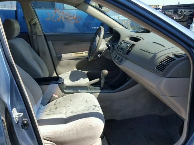 JTDBE32K230159407 - 2003 TOYOTA CAMRY LE ლურჯი ფოტო 5
