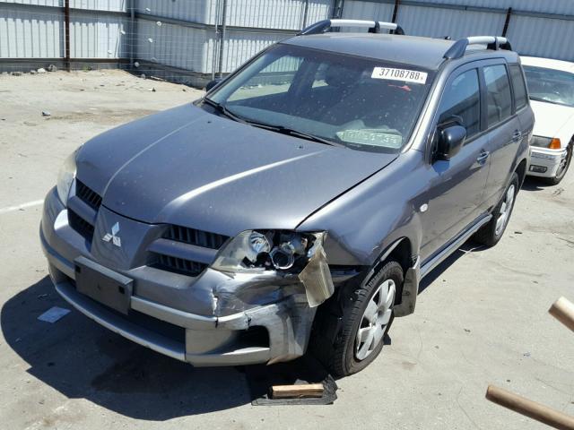 JA4LX31F95U013689 - 2005 MITSUBISHI OUTLANDER SILVER photo 2