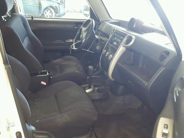 JTLKT324X50212496 - 2005 TOYOTA SCION XB თეთრი ფოტო 5