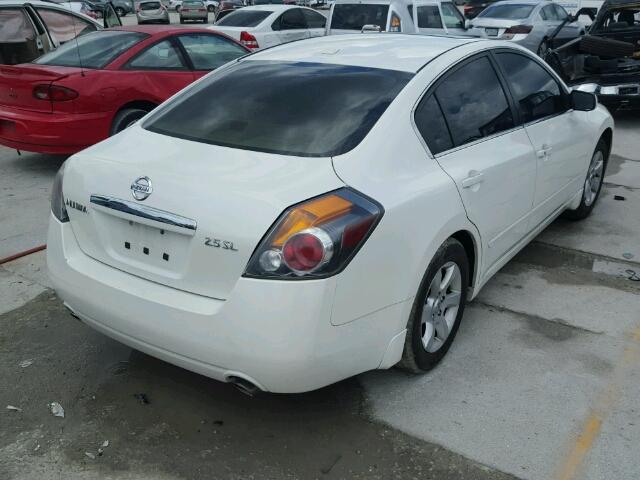 1N4AL21EX9N533867 - 2009 NISSAN ALTIMA 2.5 WHITE photo 4