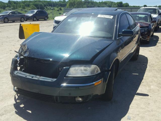 WVWRH63B61P205833 - 2001 VOLKSWAGEN PASSAT GLX GREEN photo 2