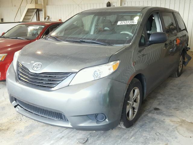 5TDZK3DC9DS326096 - 2013 TOYOTA SIENNA BAS GRAY photo 2