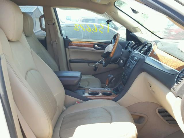 5GAKRCED7CJ290149 - 2012 BUICK ENCLAVE CREAM photo 5