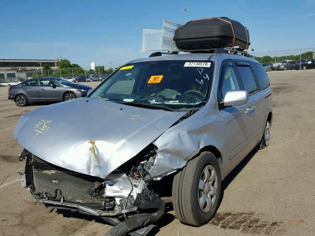 KNDMB233586241400 - 2008 KIA SEDONA EX SILVER photo 2