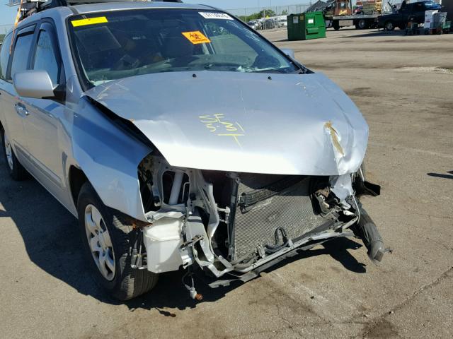 KNDMB233586241400 - 2008 KIA SEDONA EX SILVER photo 9