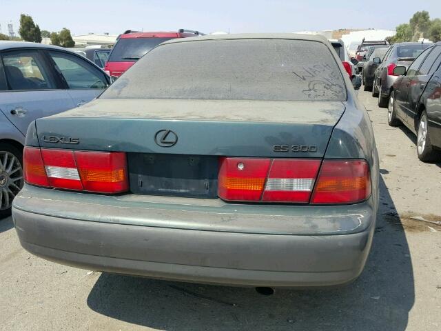 JT8BF28G6W0106559 - 1998 LEXUS ES 300 GREEN photo 10