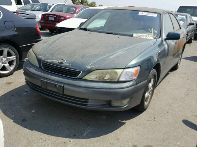 JT8BF28G6W0106559 - 1998 LEXUS ES 300 GREEN photo 2