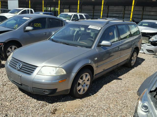 WVWYH63B53E365051 - 2003 VOLKSWAGEN PASSAT GLX SILVER photo 2