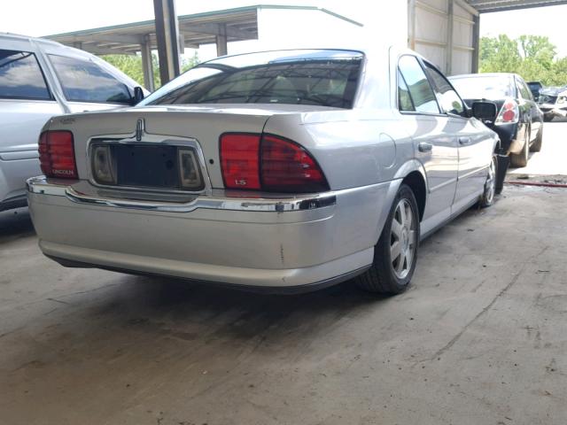 1LNHM86S32Y612546 - 2002 LINCOLN LS 银色 照片 4