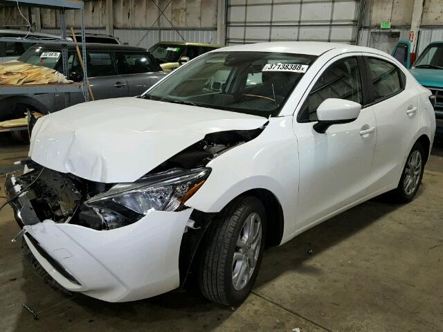 3MYDLBZV7GY135917 - 2016 TOYOTA SCION IA WHITE photo 2