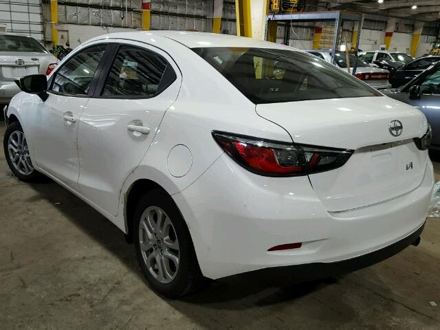 3MYDLBZV7GY135917 - 2016 TOYOTA SCION IA WHITE photo 3
