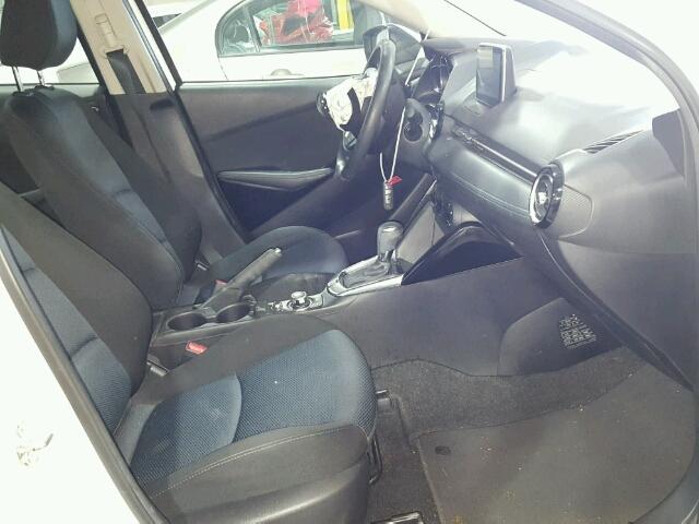 3MYDLBZV7GY135917 - 2016 TOYOTA SCION IA WHITE photo 5