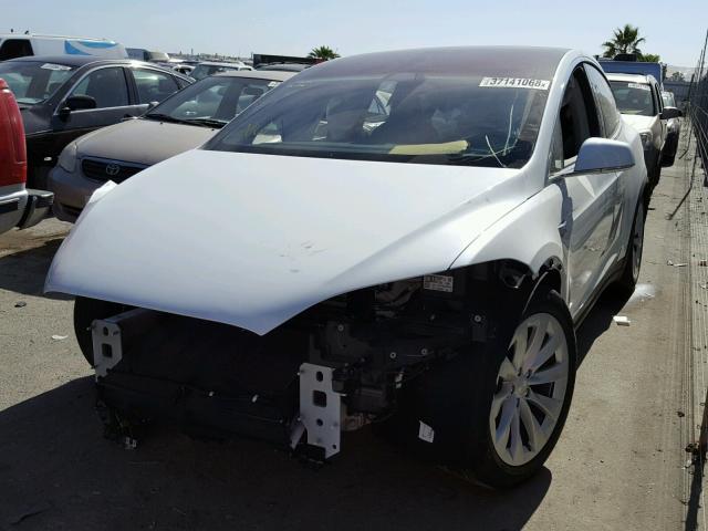 5YJXCDE2XHF072554 - 2017 TESLA MODEL X WHITE photo 2