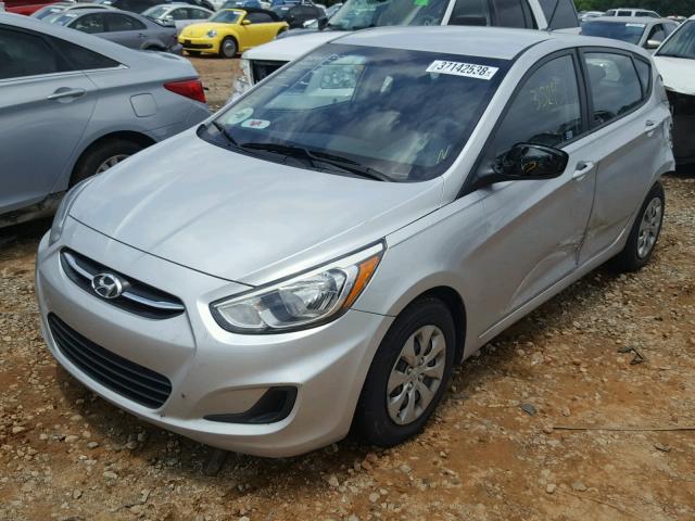 KMHCT5AE4FU228219 - 2015 HYUNDAI ACCENT GS SILVER photo 2