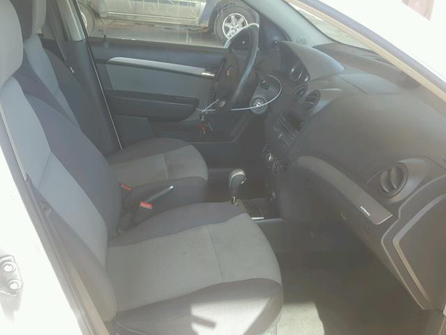 KL1TD66E09B611405 - 2009 CHEVROLET AVEO LS WHITE photo 5