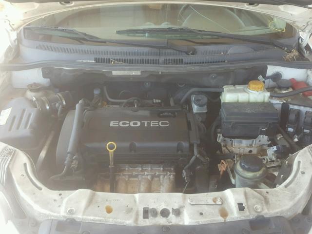 KL1TD66E09B611405 - 2009 CHEVROLET AVEO LS WHITE photo 7