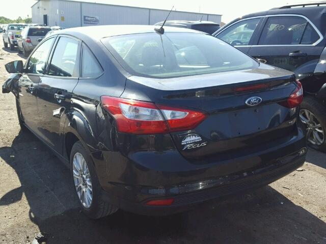 1FAHP3F21CL417290 - 2012 FORD FOCUS SE BLACK photo 3