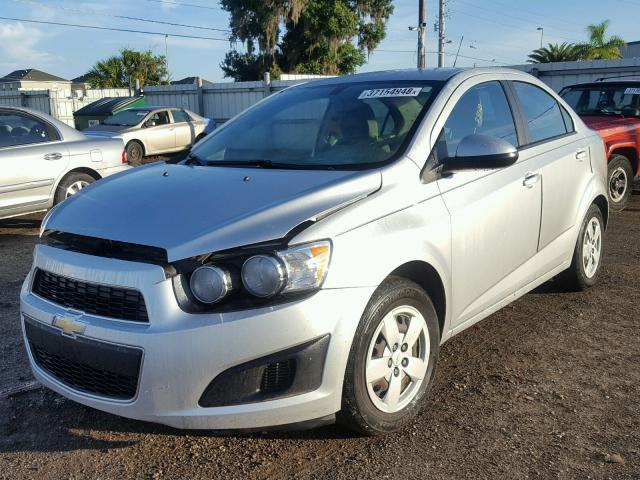 1G1JA5SH7F4165930 - 2015 CHEVROLET SONIC LS 银色 照片 2