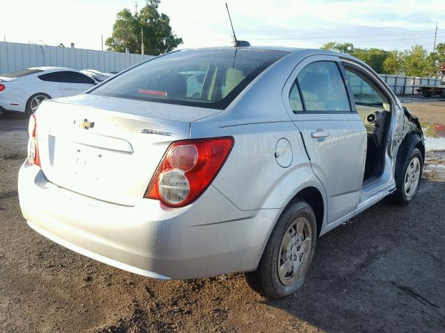 1G1JA5SH7F4165930 - 2015 CHEVROLET SONIC LS 银色 照片 4