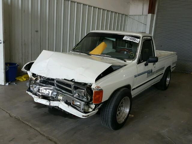 JT4RN55D3G0227565 - 1986 TOYOTA PICKUP 1/2 WHITE photo 2