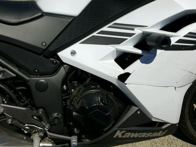 JKAEX8B17HDA38297 - 2017 KAWASAKI EX300 B WHITE photo 7