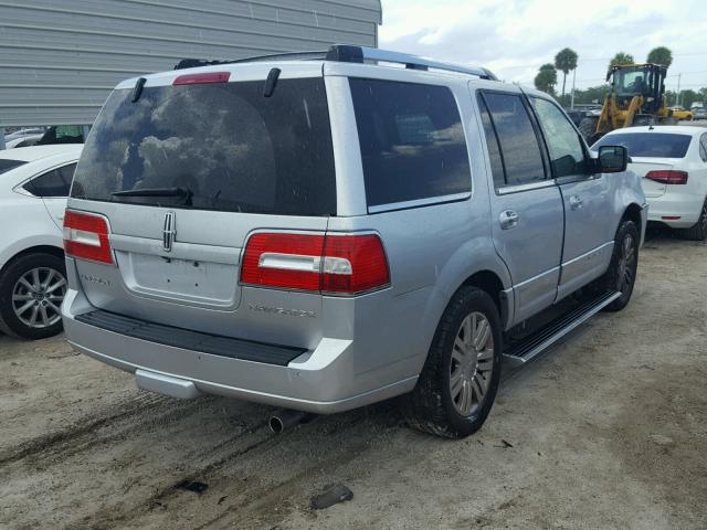 5LMJJ2H54DEL01059 - 2013 LINCOLN NAVIGATOR SILVER photo 4