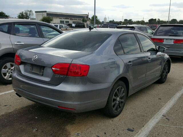 3VWDZ7AJ2BM305200 - 2011 VOLKSWAGEN JETTA SE GRAY photo 4