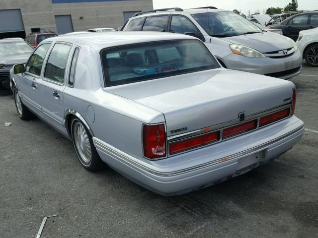 1LNLM83W5VY642749 - 1997 LINCOLN TOWN CAR C SILVER photo 3