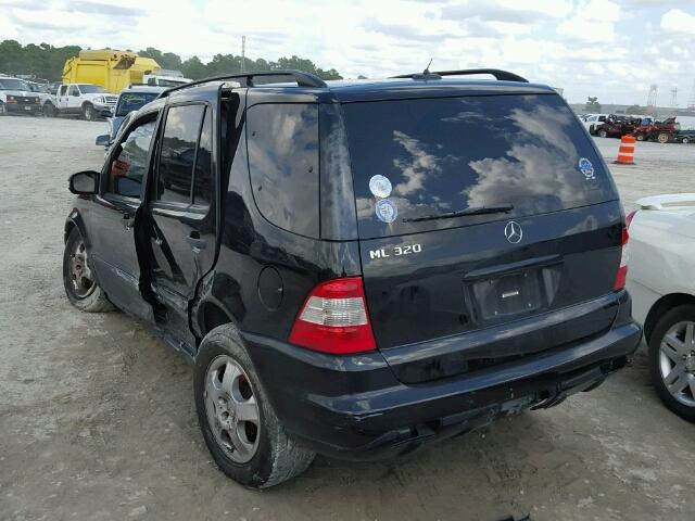 4JGAB54E72A304484 - 2002 MERCEDES-BENZ ML 320 BLACK photo 3