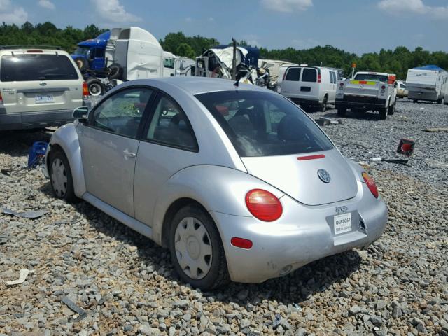 3VWCC21C2YM447007 - 2000 VOLKSWAGEN NEW BEETLE 银色 照片 3