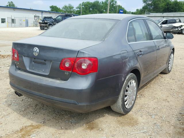 3VWRF71KX5M620421 - 2005 VOLKSWAGEN NEW JETTA GRAY photo 4