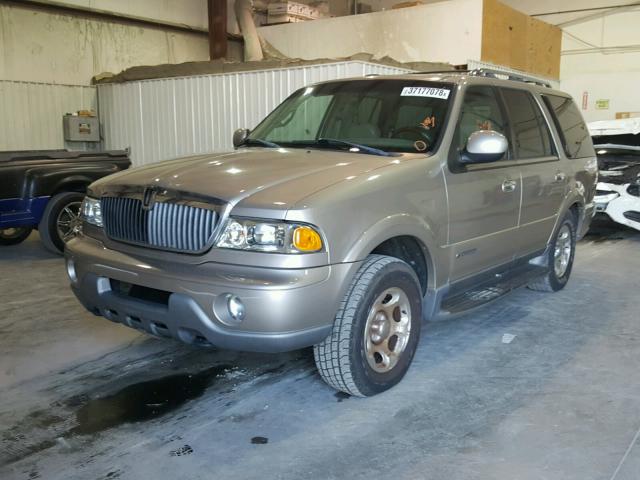 5LMFU28R92LJ16398 - 2002 LINCOLN NAVIGATOR GRAY photo 2