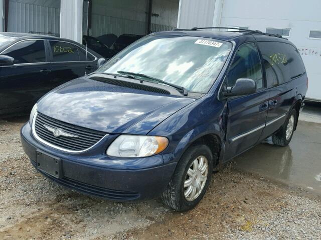 2C4GP54L84R605424 - 2004 CHRYSLER TOWN & COU BLUE photo 2