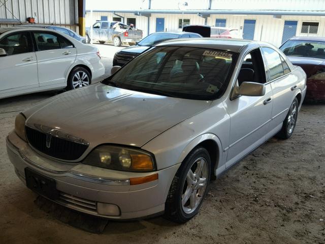 1LNHM86S82Y660608 - 2002 LINCOLN LS 银色 照片 2