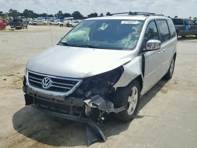 2V8HW64X09R556246 - 2009 VOLKSWAGEN ROUTAN SEL SILVER photo 2