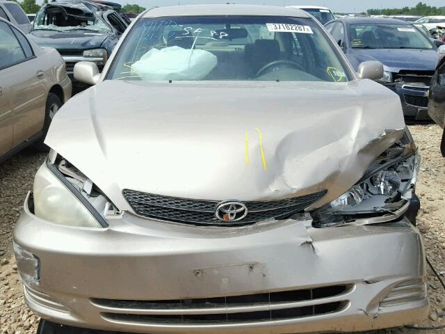 4T1BE32K04U349261 - 2004 TOYOTA CAMRY LE/X GOLD photo 7