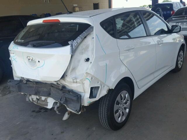 KMHCT5AE5FU213521 - 2015 HYUNDAI ACCENT GS WHITE photo 4