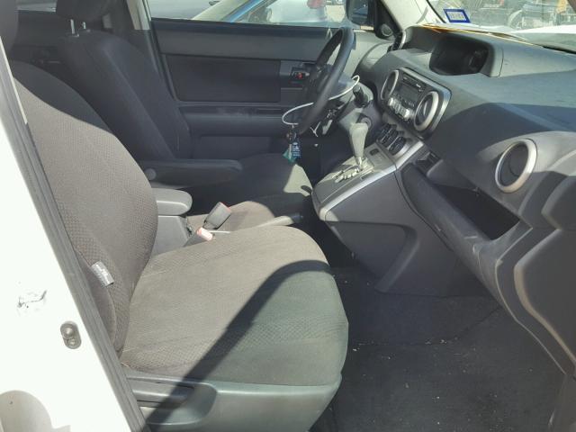 JTLKE50E191076261 - 2009 TOYOTA SCION XB Blanco foto 5