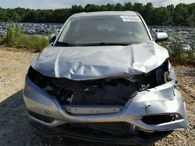 3CZRU5H36HM713883 - 2017 HONDA HR-V LX SILVER photo 9