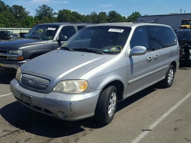 KNDUP131246543019 - 2004 KIA SEDONA EX SILVER photo 2