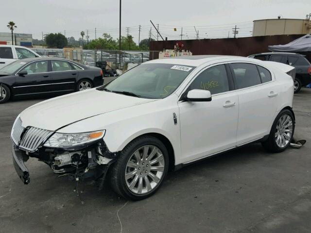 1LNHL9FT0BG607411 - 2011 LINCOLN MKS WHITE photo 2