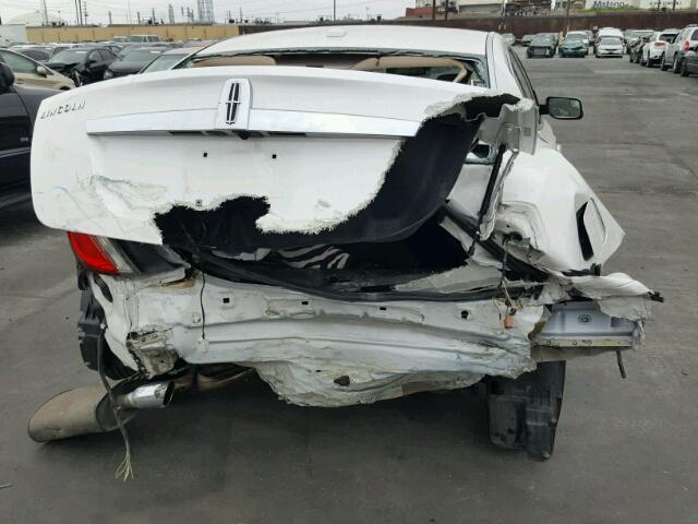 1LNHL9FT0BG607411 - 2011 LINCOLN MKS WHITE photo 9